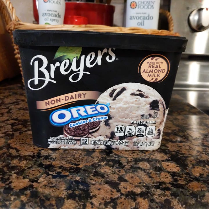 photo of Breyers Non-Dairy Cookies & Crème shared by @hugacow on  20 May 2020 - review