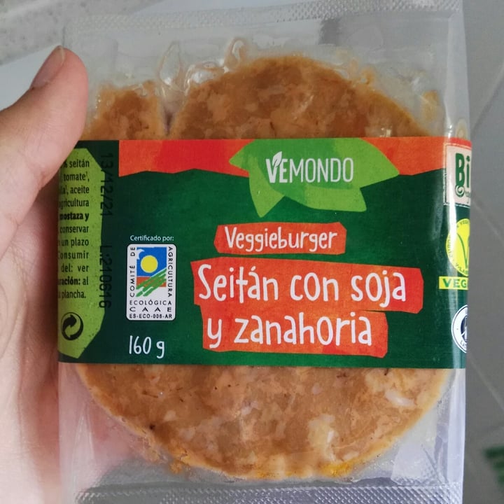 photo of Vemondo Burger seitan con soja y zanahoria shared by @thechillvegan on  23 Jul 2021 - review