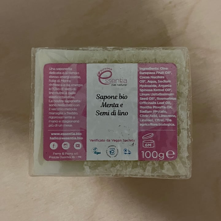 photo of essentia sapone bio menta e semi di lino shared by @federicoleggio on  08 Sep 2022 - review