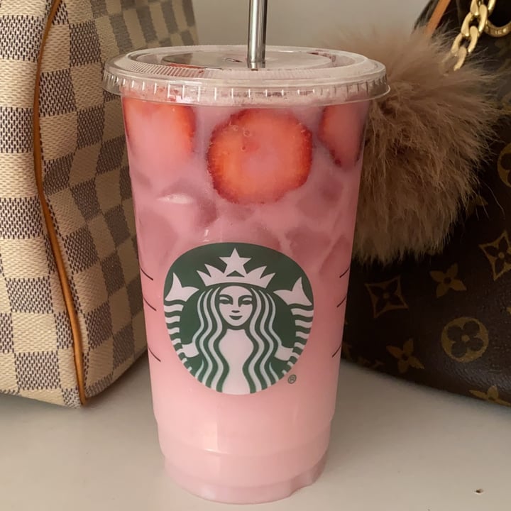 photo of Starbucks Strawberry Drink shared by @estefaniagoram on  29 Sep 2020 - review