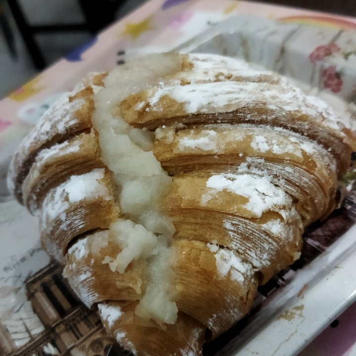 photo of Le Panem Croissant con pastelera vegana shared by @fabuchi on  05 Aug 2022 - review