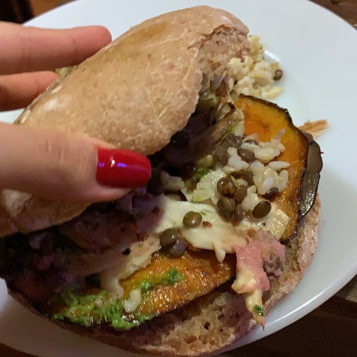 photo of La Manteca Negra Sandwich vegano shared by @pollyrossetti on  02 Feb 2022 - review