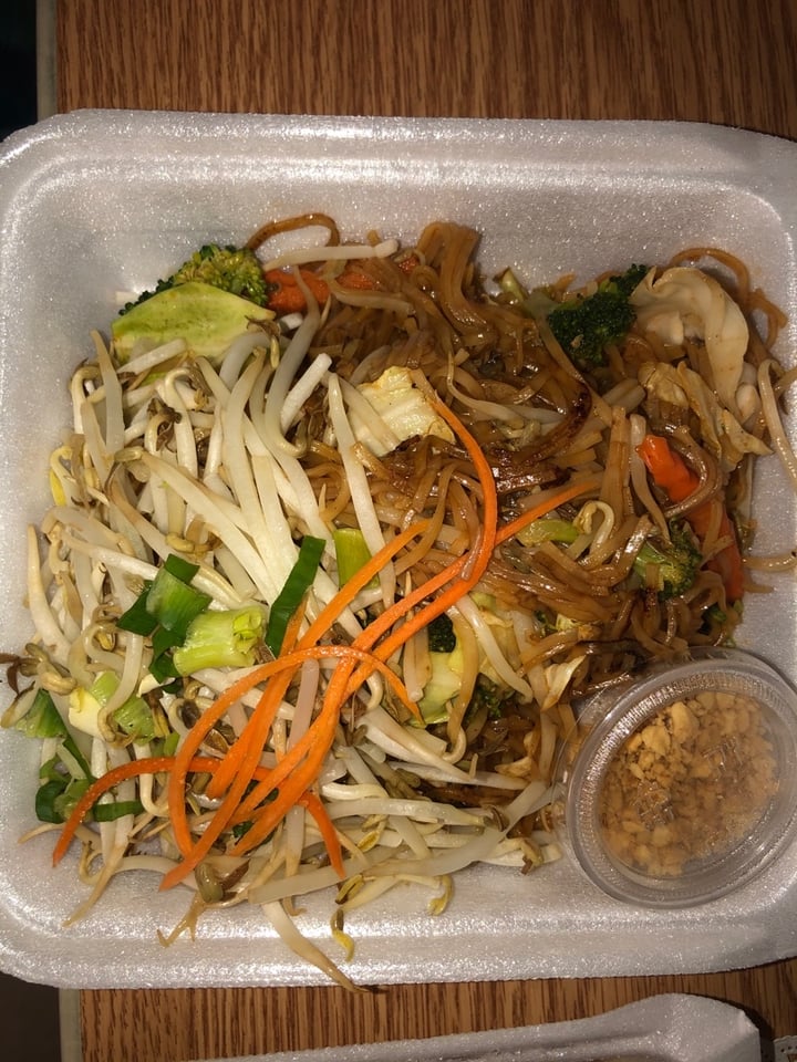 review photo of Maile’s Thai Pad Thai shared by @poisonsuemac on 07 Mar 2020 - review