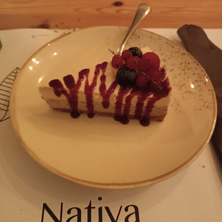 photo of Nativa Ristorante Cheesecake pistacchio, cioccolato bianco e coulis di lamponi shared by @giadab on  06 Oct 2022 - review