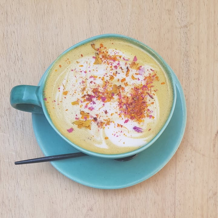 photo of Lexi's Healthy Eatery Sunshine Milk Latte shared by @karenhsu on  20 Jan 2021 - review