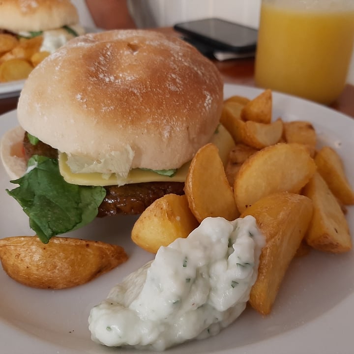 photo of El Limón Hamburguesa de tofu con queso shared by @itsaso on  13 Oct 2020 - review