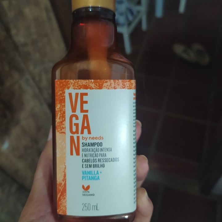 photo of Vegan by Needs Shampoo Vanilla + Pitanga shared by @sibaumel on  28 Apr 2022 - review