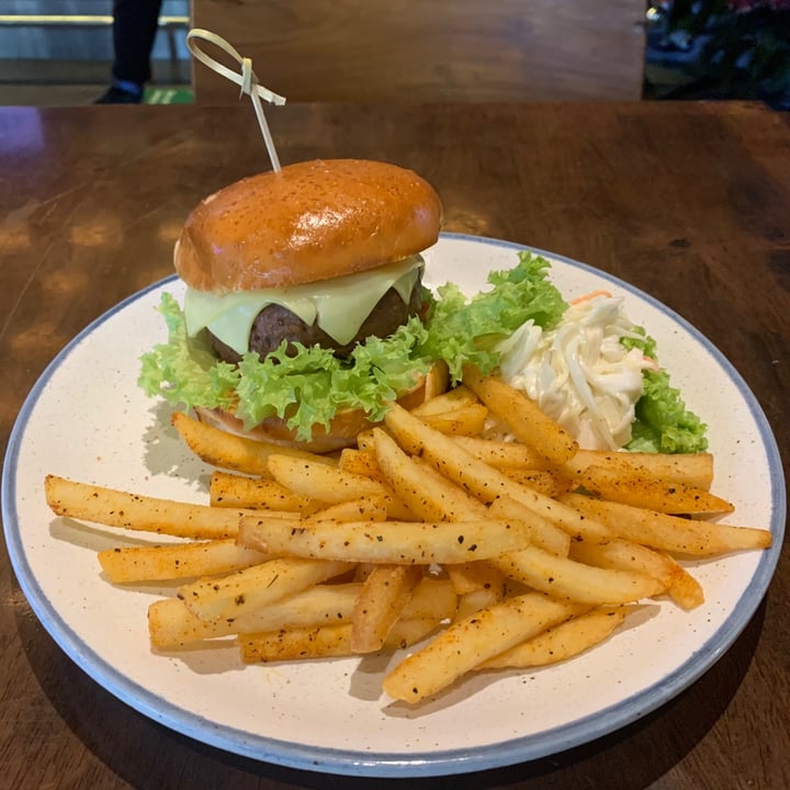 photo of Harry's Harbourfront Beyond Burger shared by @pbl on  12 Dec 2020 - review