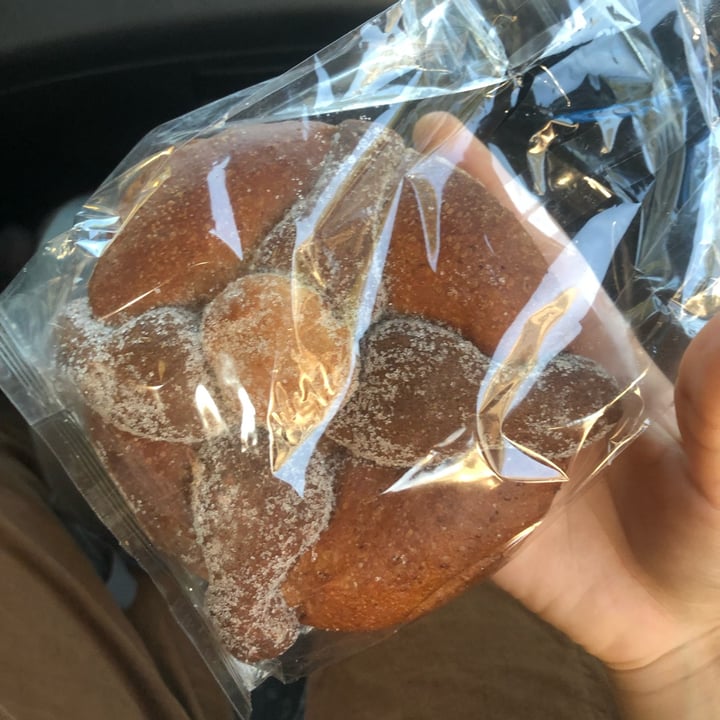 photo of Les Pompe Panadería Pan de muerto shared by @hannialomelia on  07 Oct 2021 - review