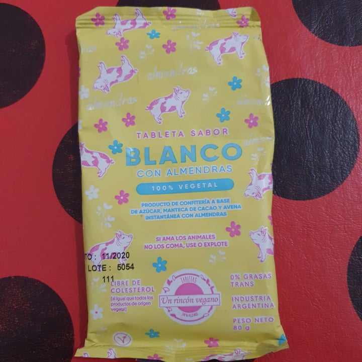 photo of Un Rincón Vegano Tableta sabor Blanco con Almendras shared by @cintiabowie on  01 Nov 2020 - review