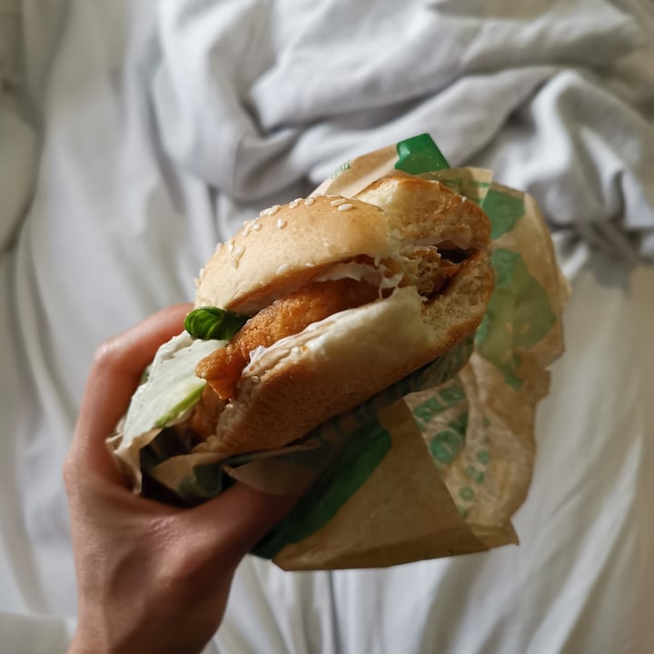 photo of Burger King Vegan royale shared by @annamango on  09 Jun 2021 - review