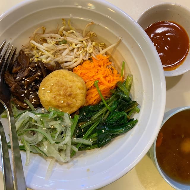 菜肴“Bibimbap”的照片