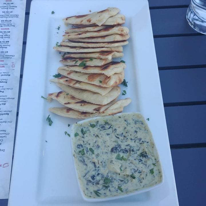 photo of The Lemon Tree Spinach and Artichoke Dip shared by @lunatoon17 on  21 Aug 2020 - review