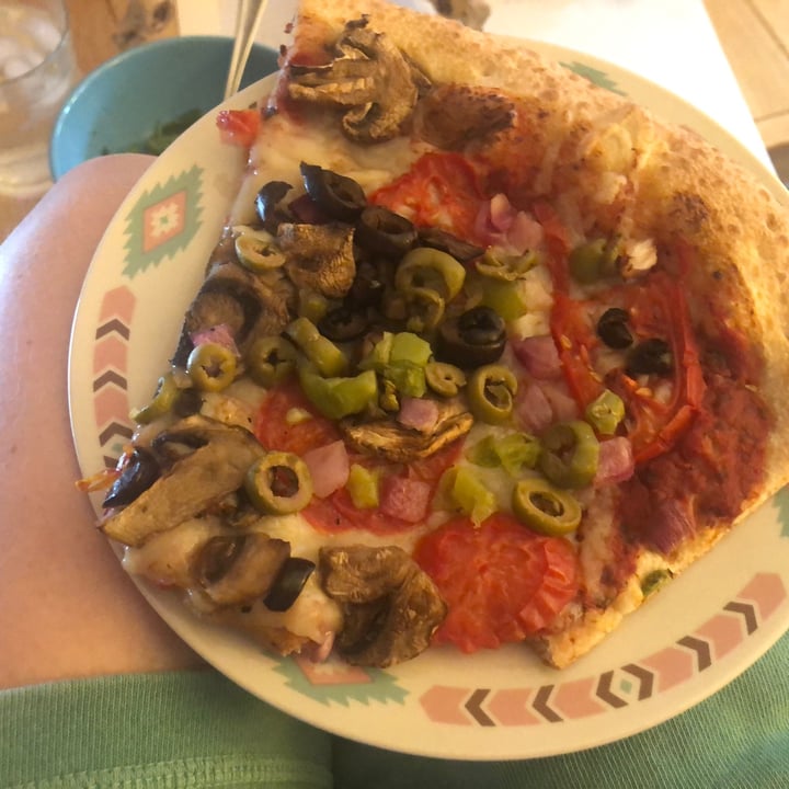 photo of Pizza Classics Vegetable Pizza shared by @jamj13 on  07 Nov 2022 - review