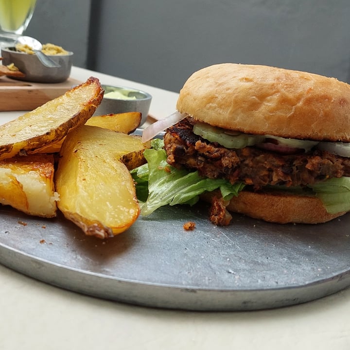 photo of Nutrilavie Black Beans Burger shared by @lareinadeloslagartos on  31 Oct 2021 - review