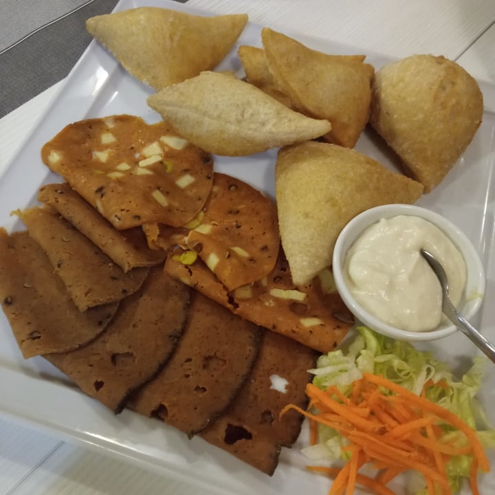 photo of Ristorante Vegano Biologico La Lanterna Gnocco Fritto Con Affettati Vegetali E Formaggio Cremoso Vegetale shared by @lauracagnassi on  09 Sep 2021 - review