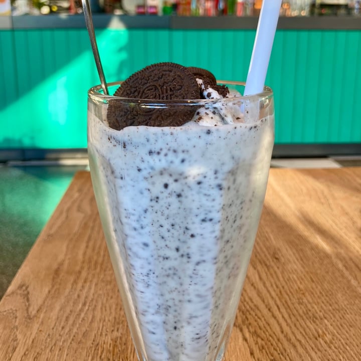 photo of Royale Eatery Oreo Milkshake shared by @ctveganreviews on  16 Mar 2021 - review