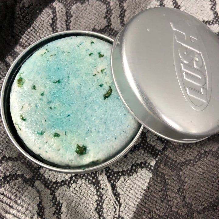 photo of LUSH Fresh Handmade Cosmetics Seanik Shampoo Bar shared by @elimoncito on  28 Sep 2021 - review