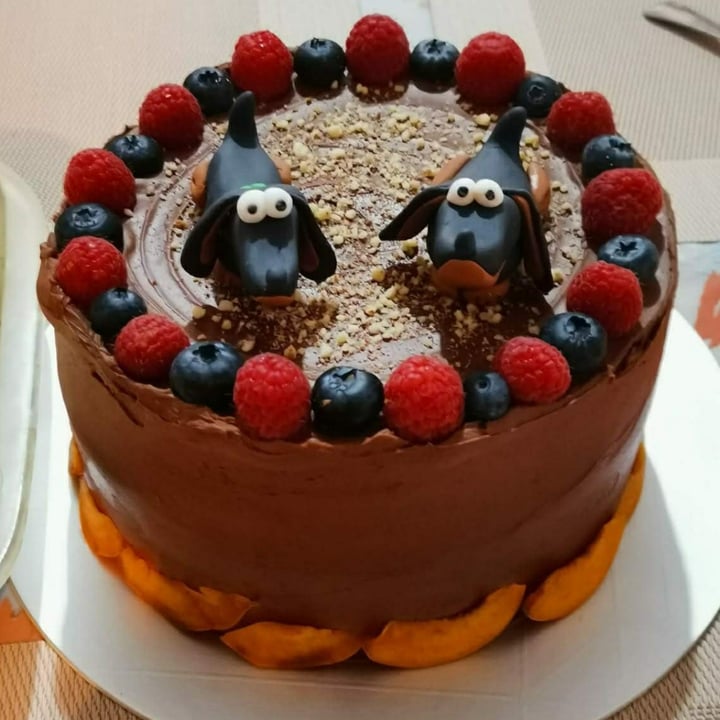 review photo of Siempre viva Pastel de chocolate y frutos rojos shared by @erinflores on 25 Oct 2021 - review
