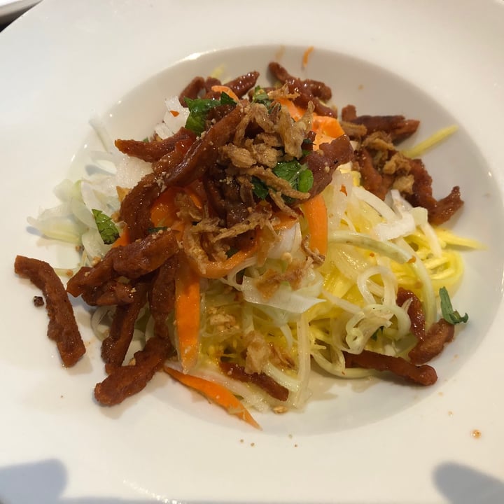 photo of Asian Stars Restaurant Mango Salad With Vegan chick’n shared by @catharcy on  25 Aug 2021 - review