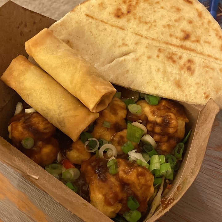 review photo of Bombay Food Junkies Gobi Munch Bowl shared by @thegreatvegancallie on 11 Dec 2021 - review