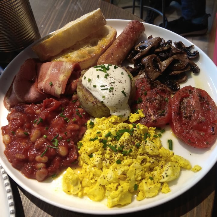 photo of Eqvilibrivm Café Full English Breakfast shared by @margalida on  18 Dec 2021 - review
