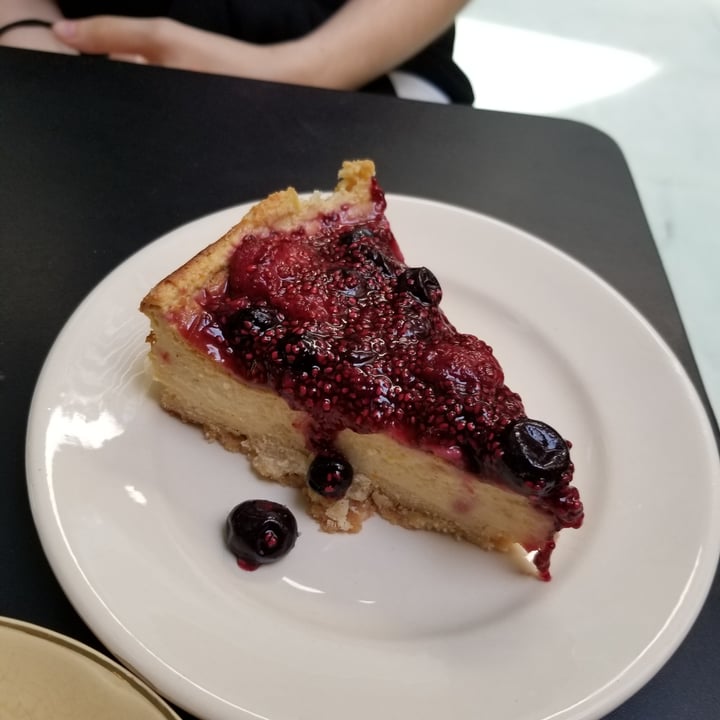 photo of MOLA Cheesecake frutos rojos shared by @daniellaliberman on  15 Dec 2020 - review