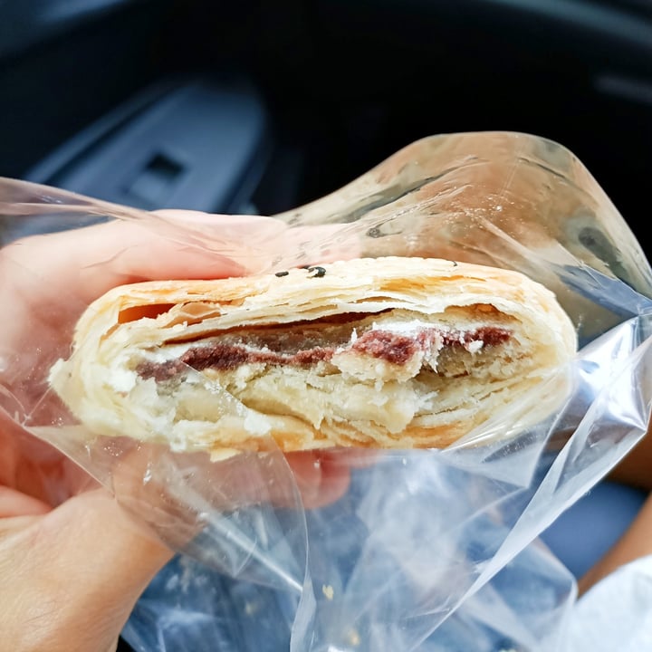 photo of Almond Bakery (Vegetarian) Yuanyang pastry shared by @yamspotatoes on  29 Aug 2020 - review