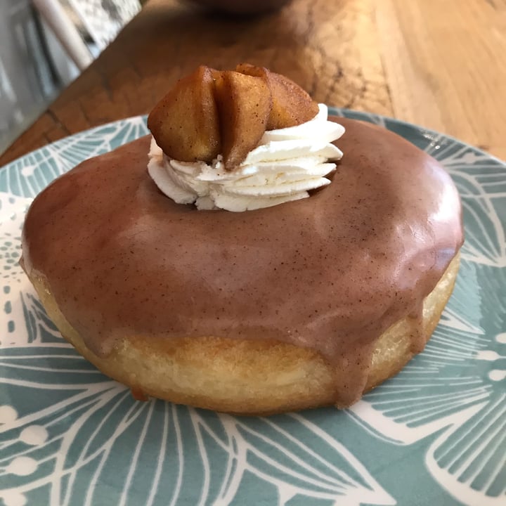 photo of VegAmazing Doughnuts Donut de manzana a la canela shared by @noilok on  24 Nov 2021 - review