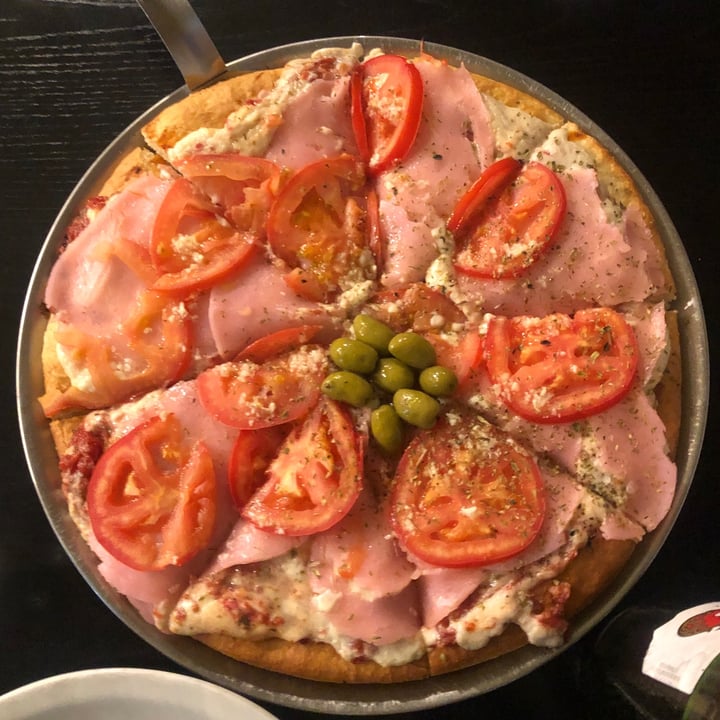 photo of Flipper palermo Pizza Napolitana Con Jamon shared by @juliaarena on  26 Jul 2022 - review