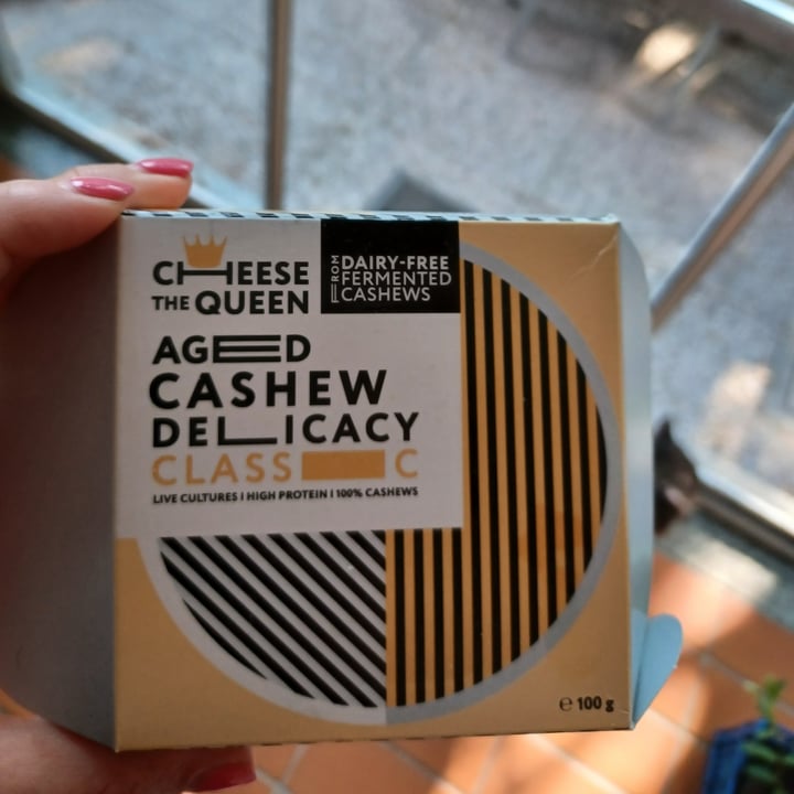 review photo of Cheese the Queen Classic Aged Cashew shared by @paolaelisa on 28 Sep 2022 - review