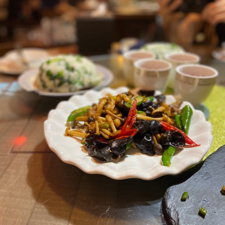 photo of 成都Chengdu Stir Fried Mushrooms shared by @elliott96 on  11 Nov 2020 - review