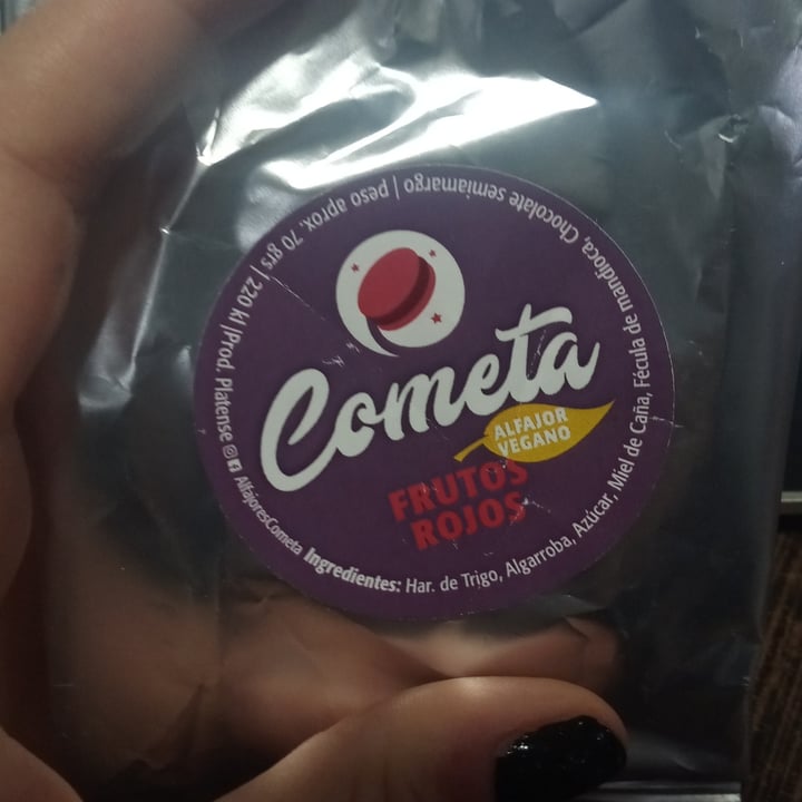 photo of Cometa Alfajor De Frutos Rojos shared by @sofsofia on  29 Aug 2022 - review