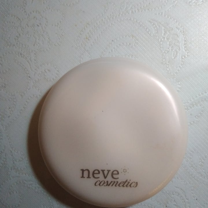 photo of Neve Cosmetics Cipria trasparente shared by @antotantoveg on  01 Dec 2021 - review