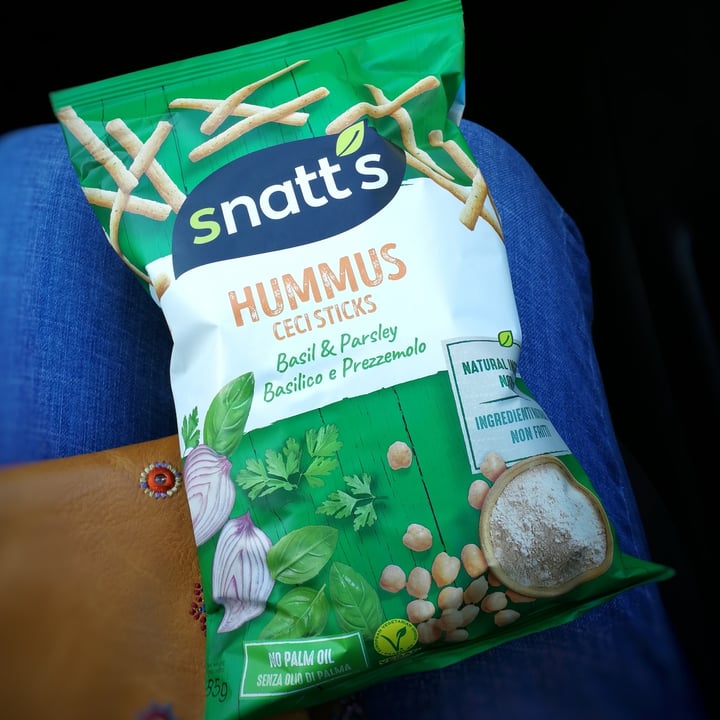 photo of snatt’s Hummus ceci sticks basil & parsley shared by @camyveg on  23 Aug 2021 - review