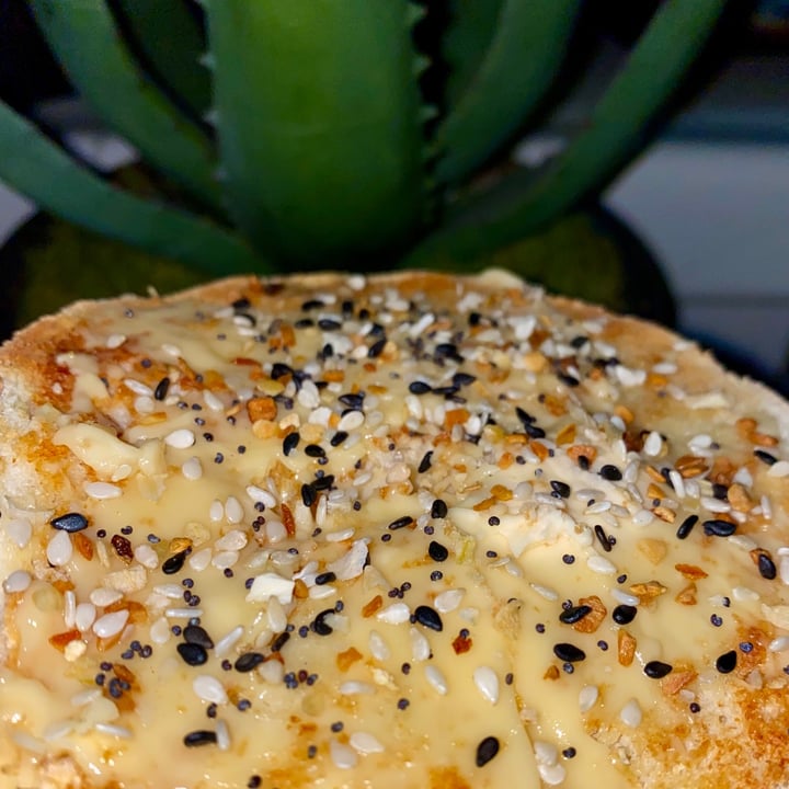 review photo of Violife Creamy Cheddar Flavour shared by @marevegan1111 on 08 Jun 2021 - review