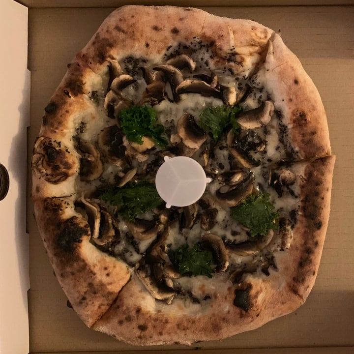 photo of Gusta Sourdough Pizza Co. Mushrooms & Truffle Oil Vegan Pizza (V) shared by @nonya on  09 Oct 2022 - review