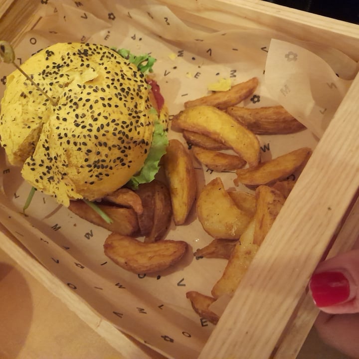 photo of Flower Burger Spicy Cecio shared by @giulipimpiveg on  03 May 2022 - review