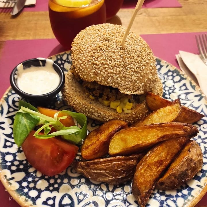 photo of Beet Vegetariano Burger Chachi Mariachi shared by @rubiveg1 on  01 May 2022 - review