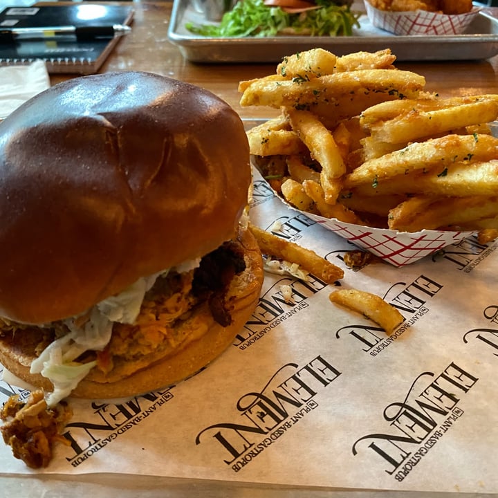 review photo of Element Gastropub Carolina BBQ Sandwich shared by @moomoou on 16 Nov 2022 - review