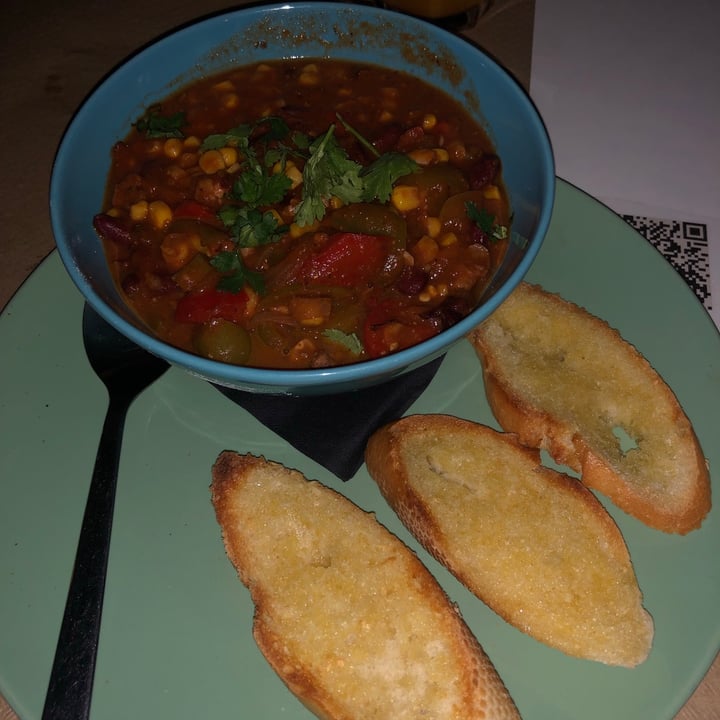 review photo of Café Madrigal Chili de no carne con pan de ajo shared by @iristl on 11 Aug 2021 - review