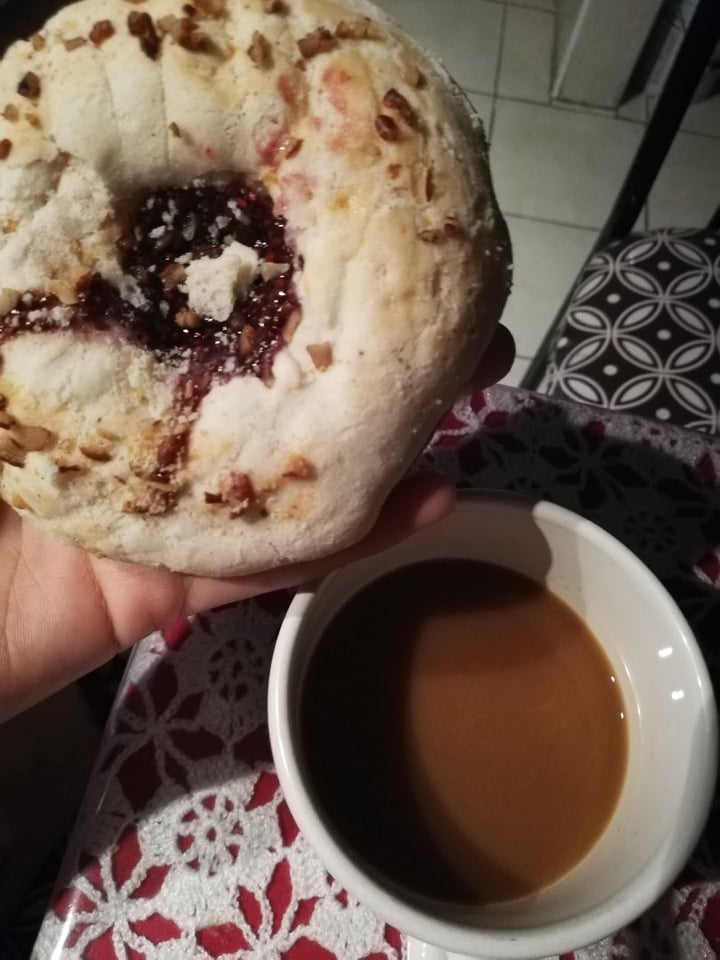 review photo of H-E-B Concha Vegana Con Nuez shared by @quetzal on 12 Dec 2019 - review