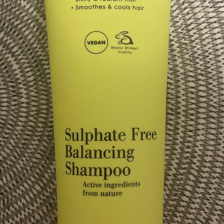 photo of Woolworths Sulphate Free Balancing Shampoo shared by @coucou on  17 Nov 2021 - review