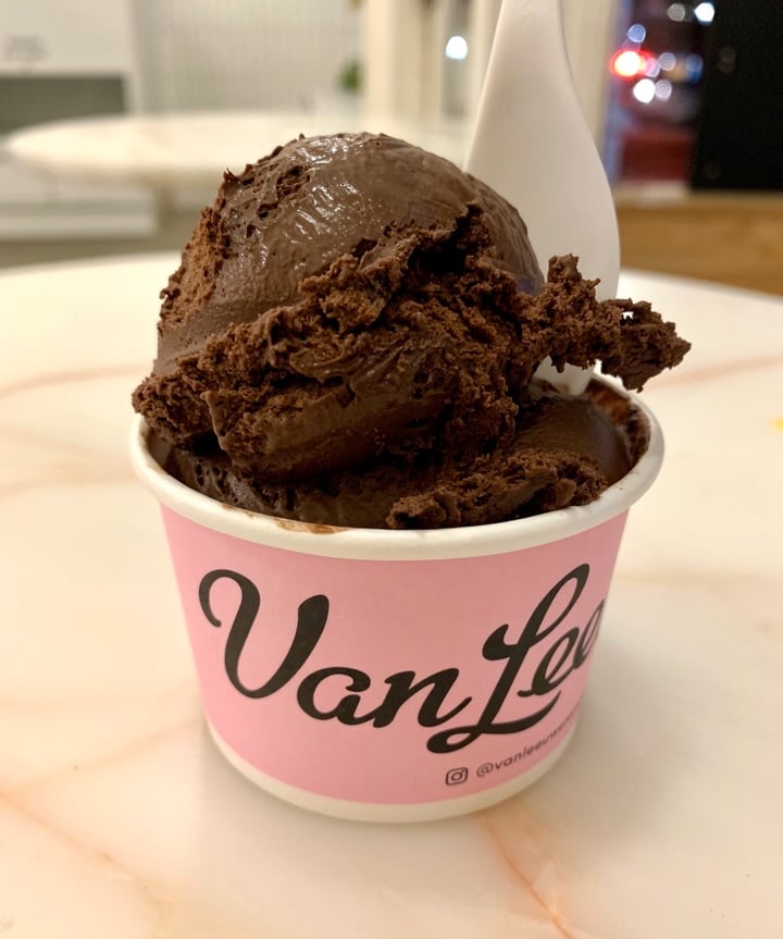 photo of Van Leeuwen Ice Cream Chocolate Ice Cream shared by @hugemittons on  10 Nov 2019 - review