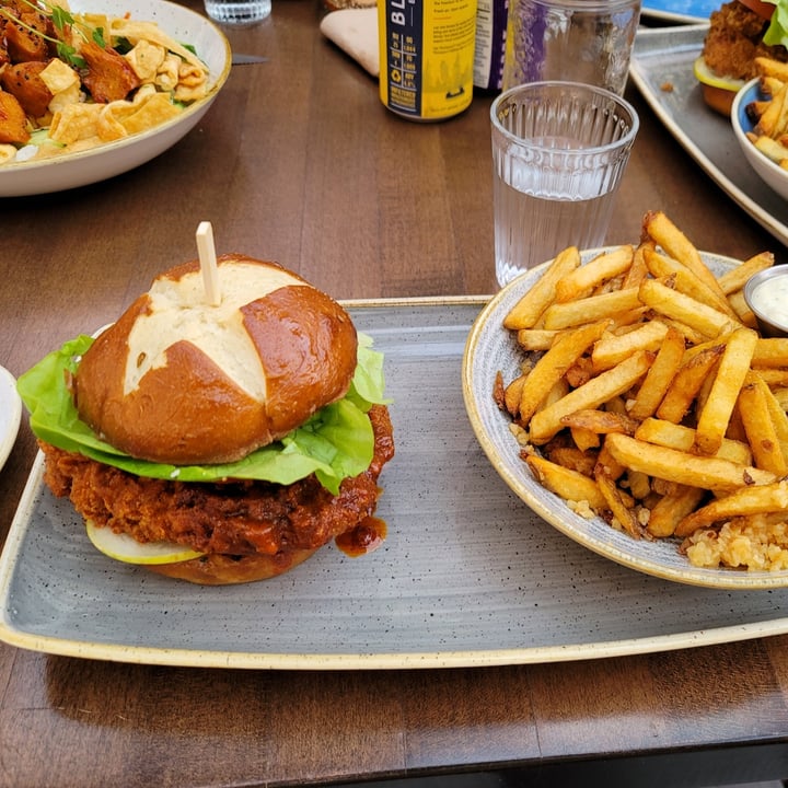review photo of Vegan Street Nashville Chickn Burger shared by @sleekitty on 02 Oct 2022 - review