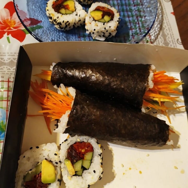 review photo of Jiro Sushi - Sucursal Urquiza Roll especial vegan y Temaki veggie shared by @tatipes on 15 May 2020 - review
