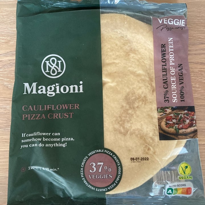 photo of Magioni cauliflower pizza shared by @alicesouthwood on  05 Jul 2022 - review