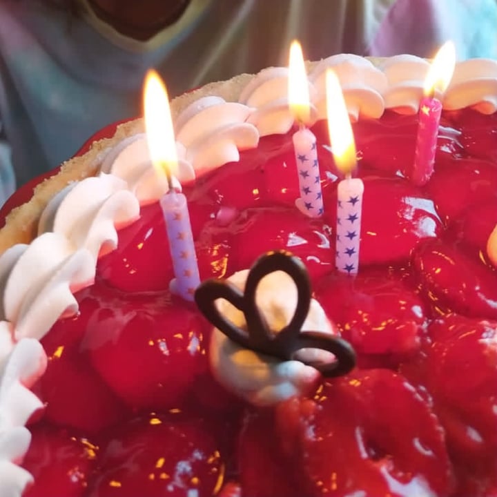 review photo of Loving Hut - Golden Food Tarta de fresa shared by @onehitwonderrr on 15 Mar 2022 - review
