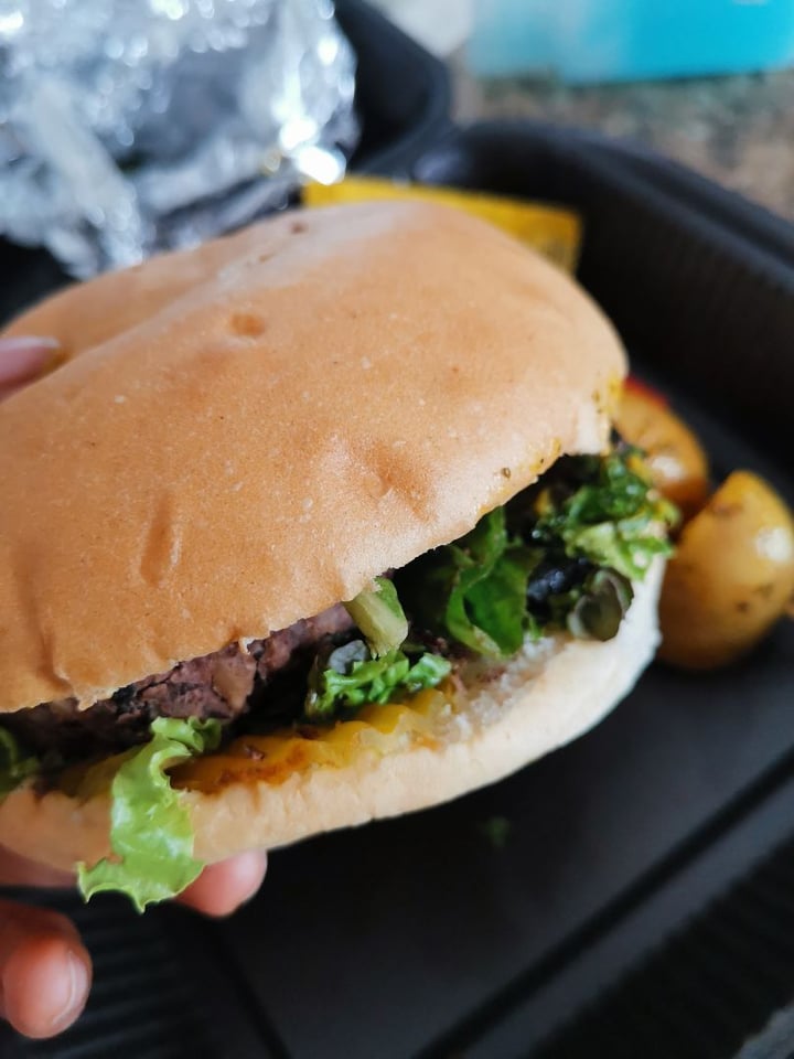 photo of Veganteria Hamburguesa tradicional shared by @silvialeon92 on  21 Apr 2020 - review