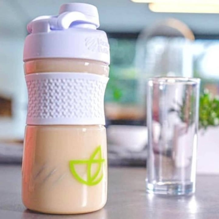 review photo of NuSkin V-Shake shared by @llunaenllena on 18 Feb 2021 - review